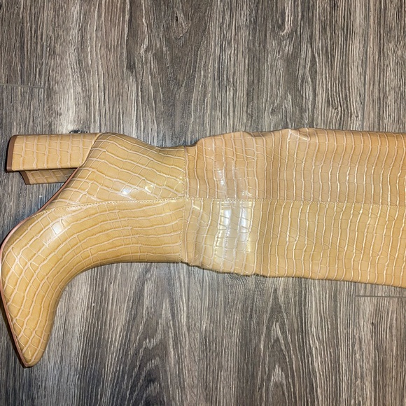 Never been worn. Still in box and wrapping - Picture 3 of 3